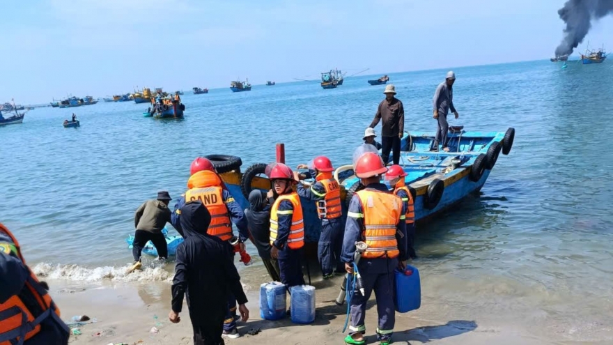 Cháy tàu chở dầu ở vùng biển Liên Hương: 2 người bỏng nặng, 1 người mất tích