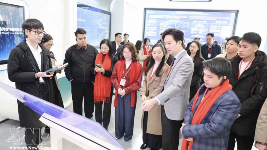 Vietnamese, Chinese youth confident in stronger bilateral relations