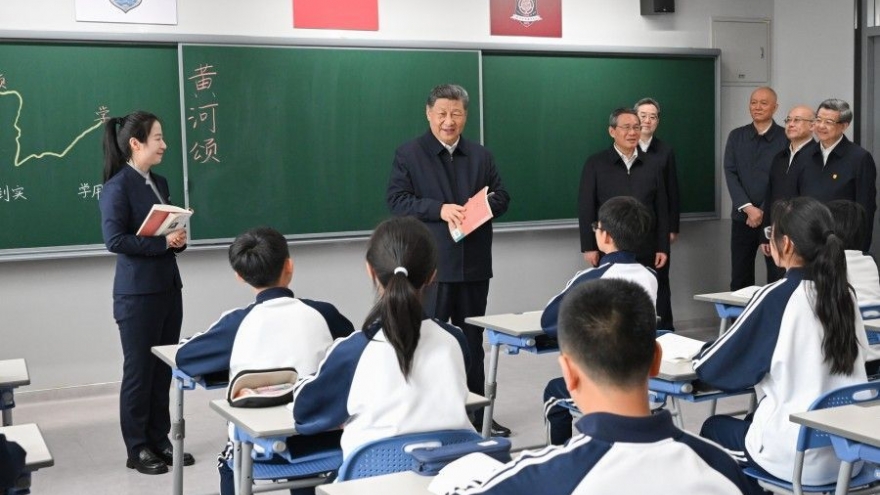 Nhịp sống hiện đại ảnh hưởng mạnh đến thói quen đọc sách của giới trẻ Trung Quốc