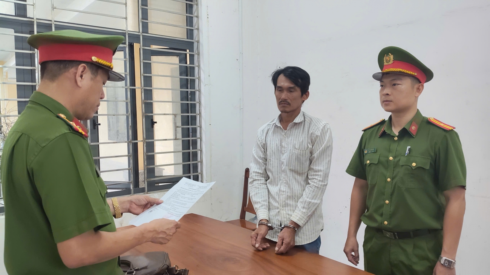 Không trả nhà đất cho người trúng đấu giá, hai vợ chồng bị khởi tố