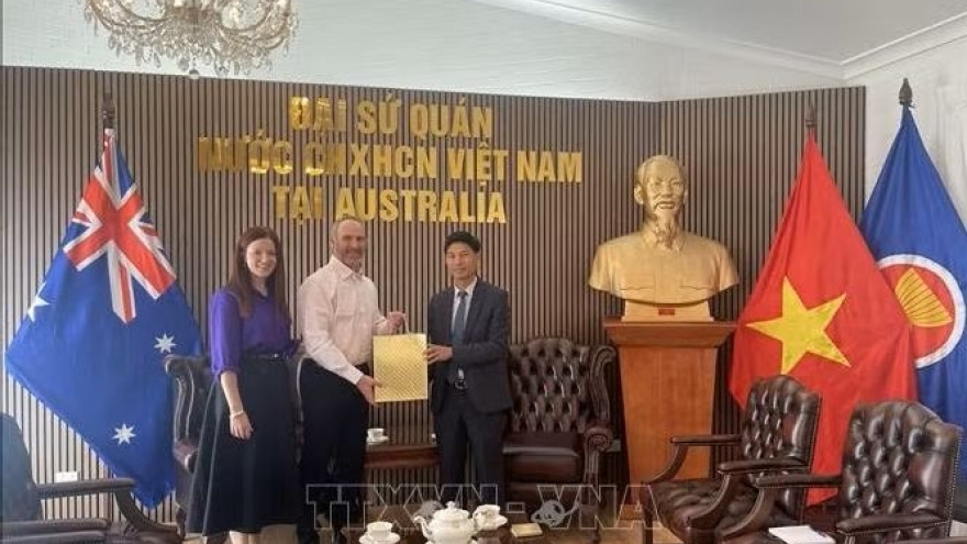 Australian veteran’s son returns diary of Vietnamese martyr