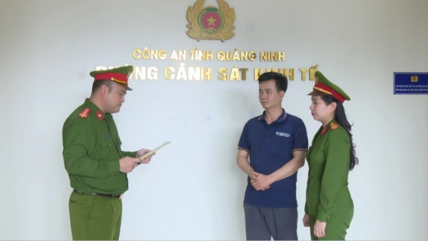 Khởi tố hai mẹ con sản xuất "giấm nếp" bằng a xít và nước lã