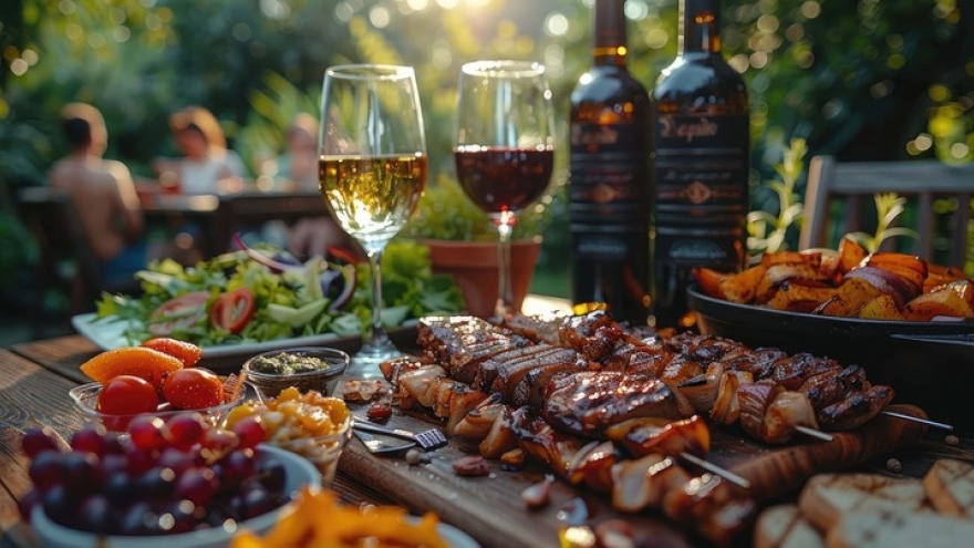 Uống rượu vang với đồ nướng có tốt không?