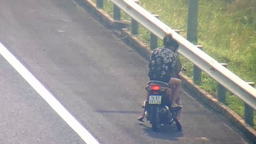 Danh tính người phi xe máy ngược chiều trên cao tốc ở Quảng Ninh