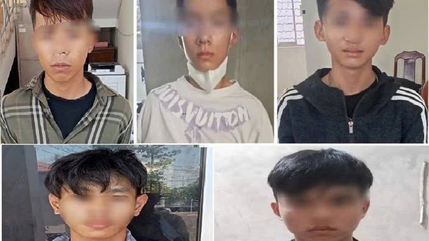 Bắt nhóm thanh thiếu niên chuyên cướp tài sản người đi đường