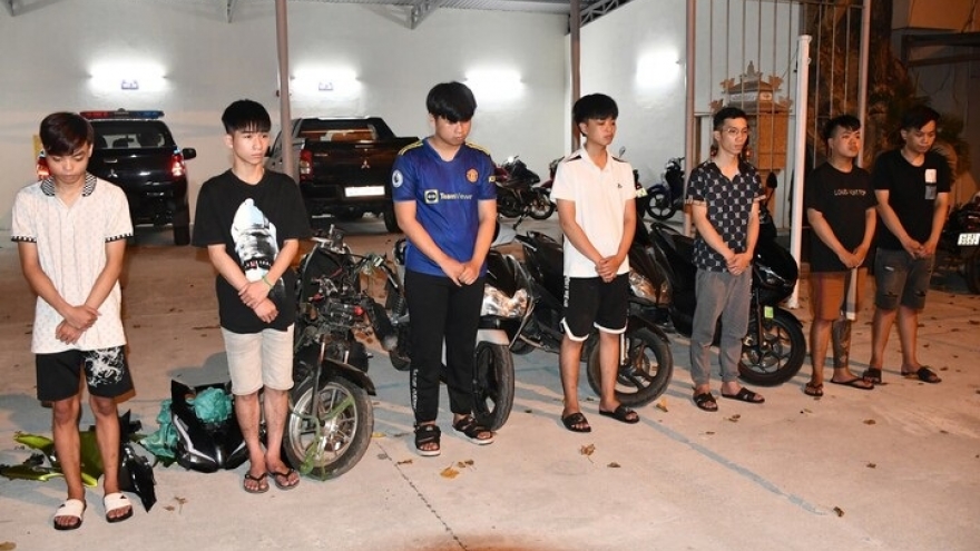 Nhóm thanh thiếu niên cầm hung khí rượt đánh, cướp xe giữa phố Đà Nẵng