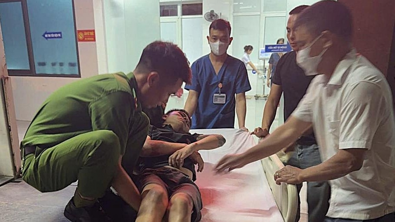 Công an xã ở Hà Tĩnh cứu người gặp nạn nguy kịch giữa đêm khuya