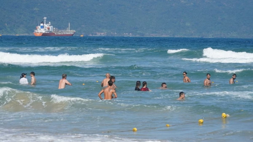 Two Indian tourists rescued after being swept away off Da Nang beach