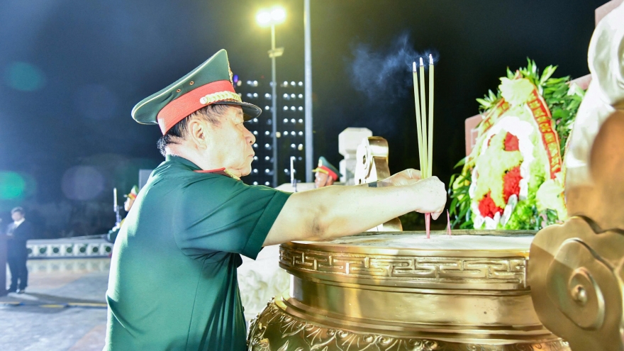 Đại tướng Nguyễn Trọng Nghĩa tri ân các Anh hùng liệt sĩ ở Gia Lai