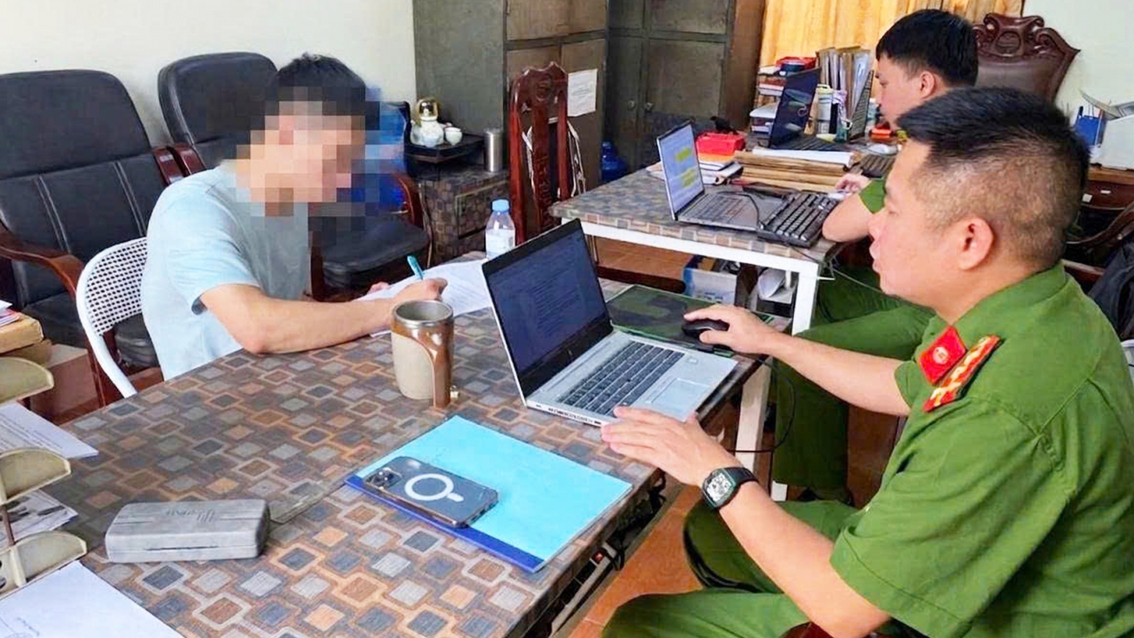 Đang cắt trộm cáp điện đêm, đối tượng bị tóm gọn