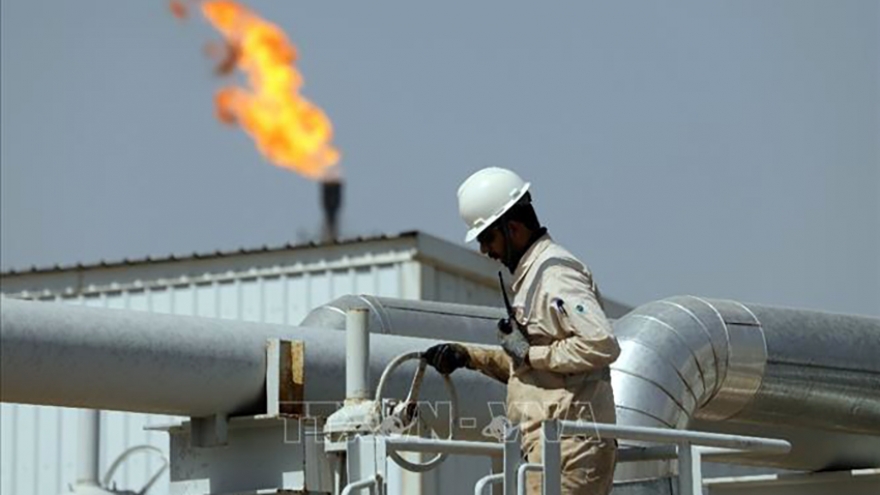 Giá dầu hôm nay 23/4: Giá dầu thế giới giảm nhẹ