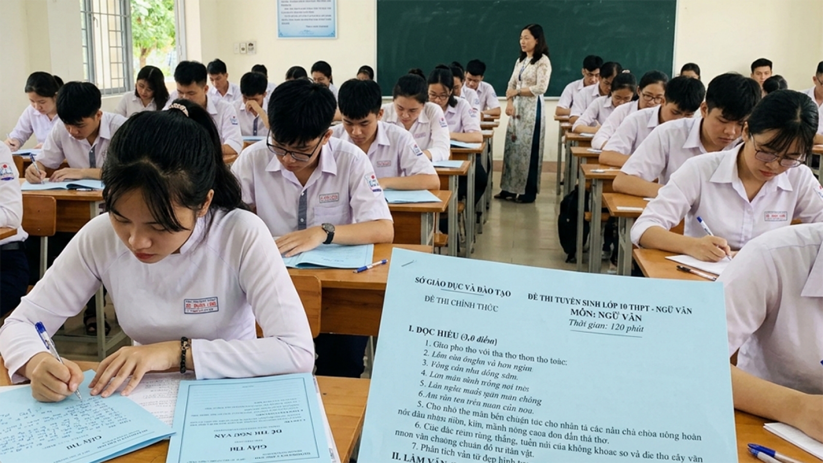 Ra đề và chấm Văn đừng chỉ đo bề nổi