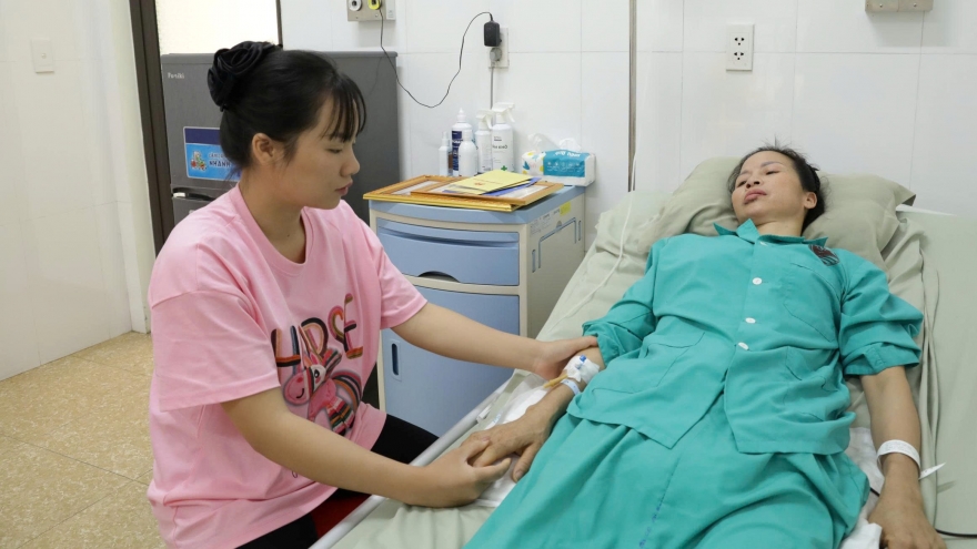 Chuyện về nữ công nhân cứu người trong dông lốc