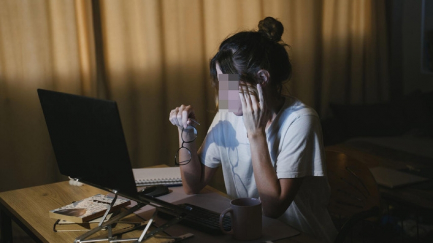 Kiếm 60 triệu/tháng để "sống rực rỡ", cô gái trẻ nhập viện với danh sách bệnh dài