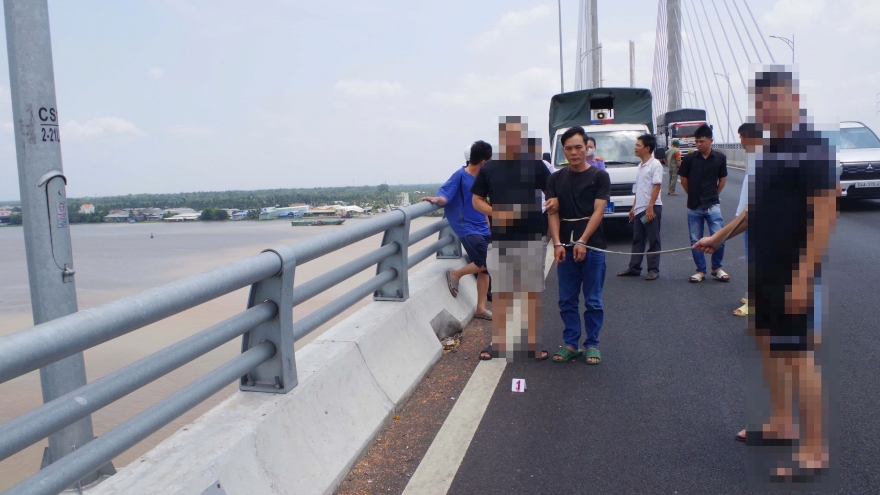 Bắt tên cướp có 4 tiền án, cướp tài sản giữa cầu Rạch Miễu 2 ở Đồng Tháp