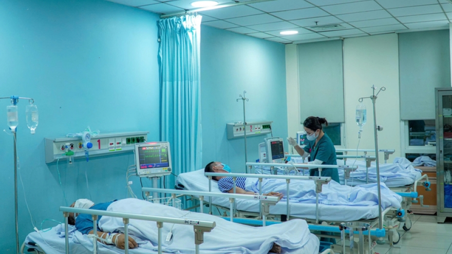 Bác sĩ cảnh báo đột quỵ gia tăng dịp nghỉ lễ, dễ nhầm với say nắng