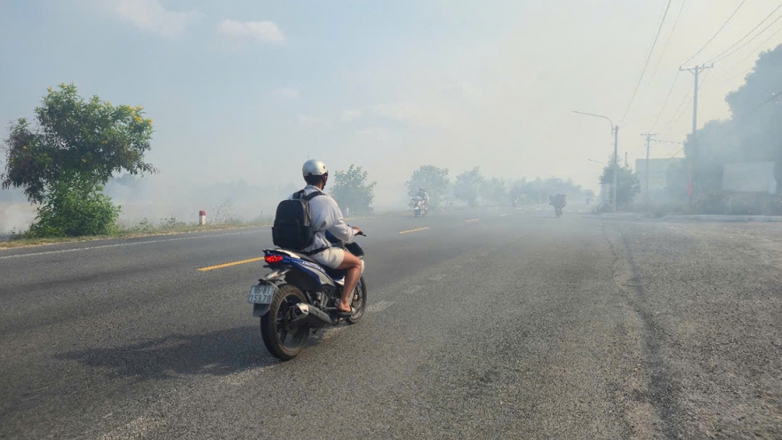 Công an thành phố Cần Thơ cảnh báo hiểm họa từ đốt rơm rạ trên đồng