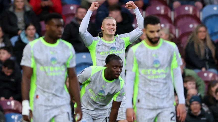 Erling Haaland tỏa sáng, Man City soán ngôi đầu của Arsenal