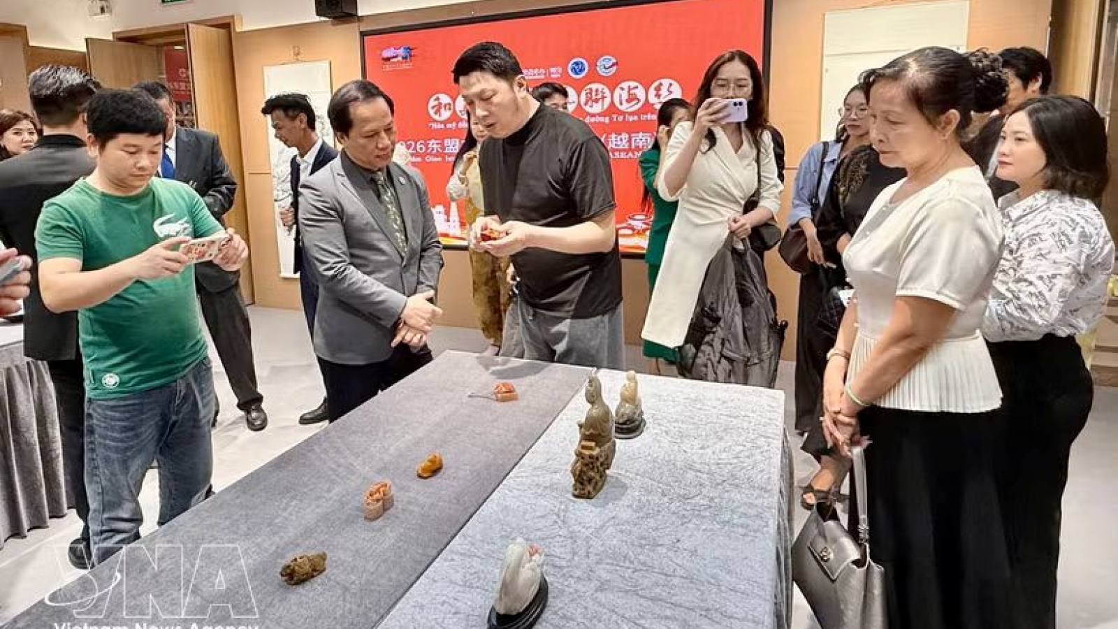 Chinese art show hits Hanoi, pushing ‘Silk Road’ friendship