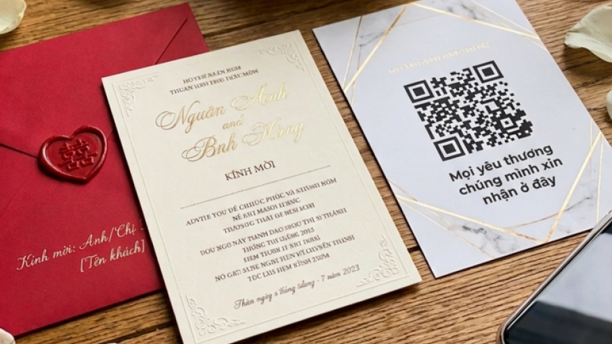 Có vô duyên khi để mã QR chuyển khoản trong thiệp cưới?