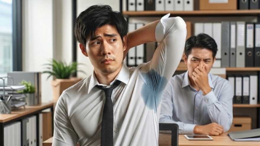 Đồng nghiệp có mùi cơ thể, góp ý sao để anh không tổn thương
