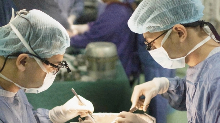 Vì sao chi phí mổ tim, ghép tạng tại Việt Nam chỉ bằng 1/10 của Mỹ?