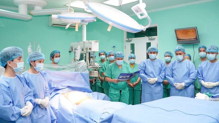 200 medical staff perform six overnight transplants from brain-dead donor