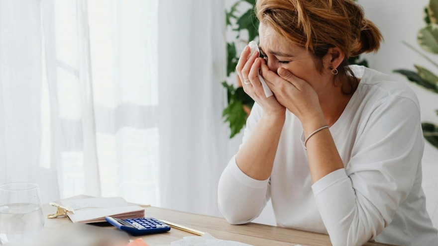 Đọc lá thư trong ngày giỗ đầu mẹ, con gái bàng hoàng nhận ra điều đau đớn