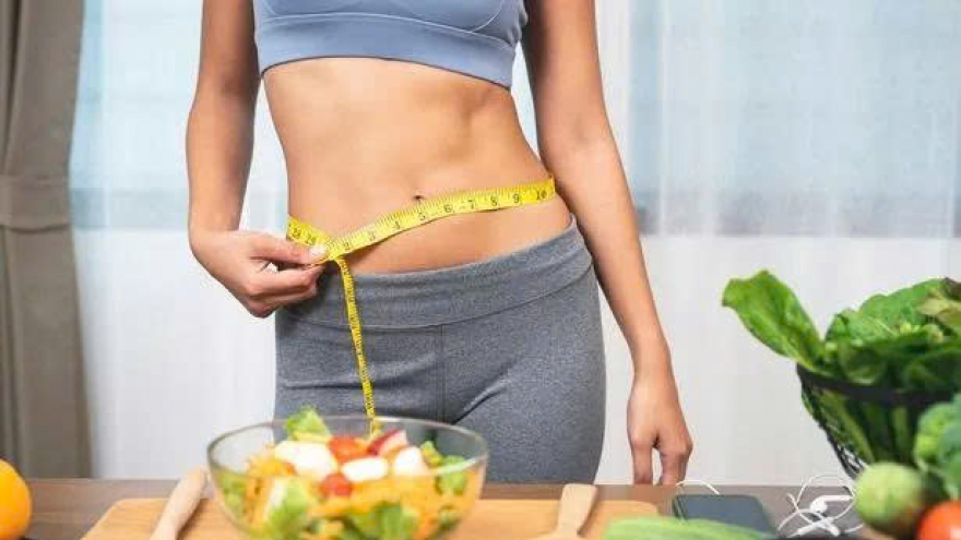 Bỏ bữa tối để giảm cân nhanh: Đúng hay sai?