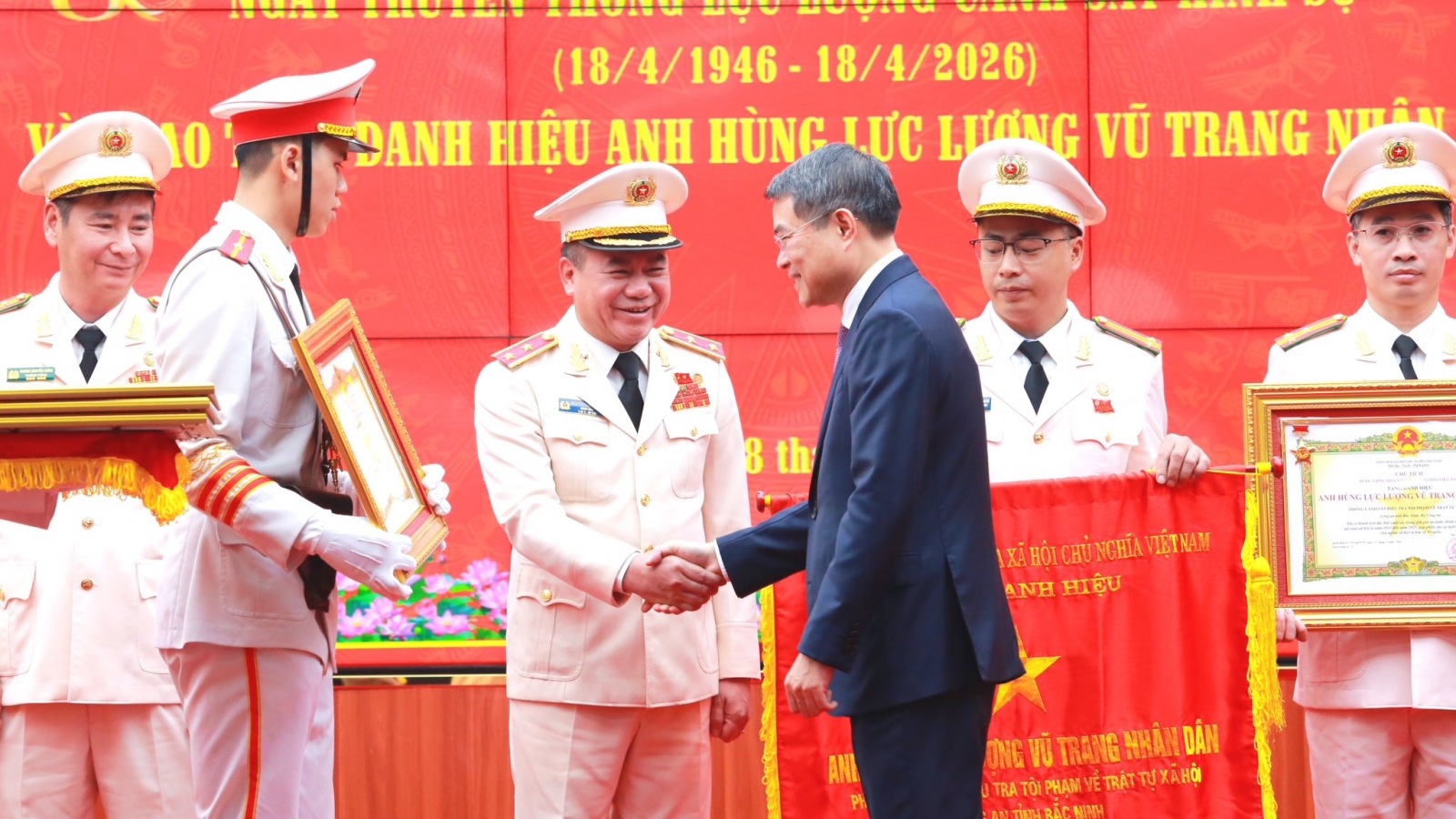 Giám đốc Công an Hà Nội được phong danh hiệu Anh hùng lực lượng vũ trang nhân dân