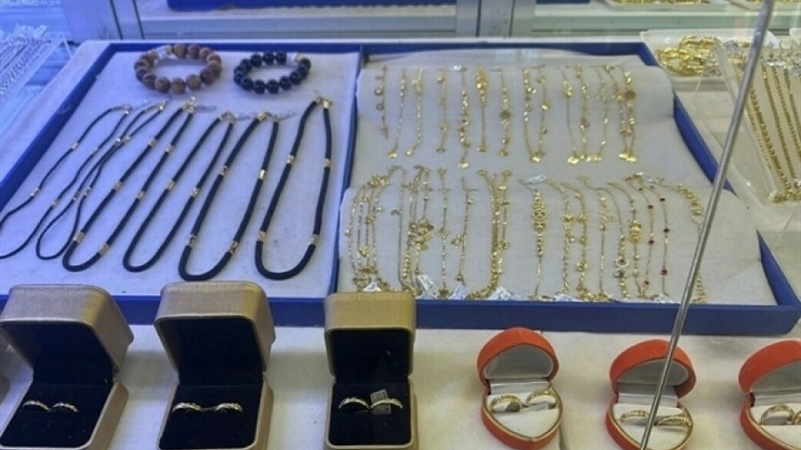 HCM City fines gold shops, seizes untraceable jewellery in market crackdown