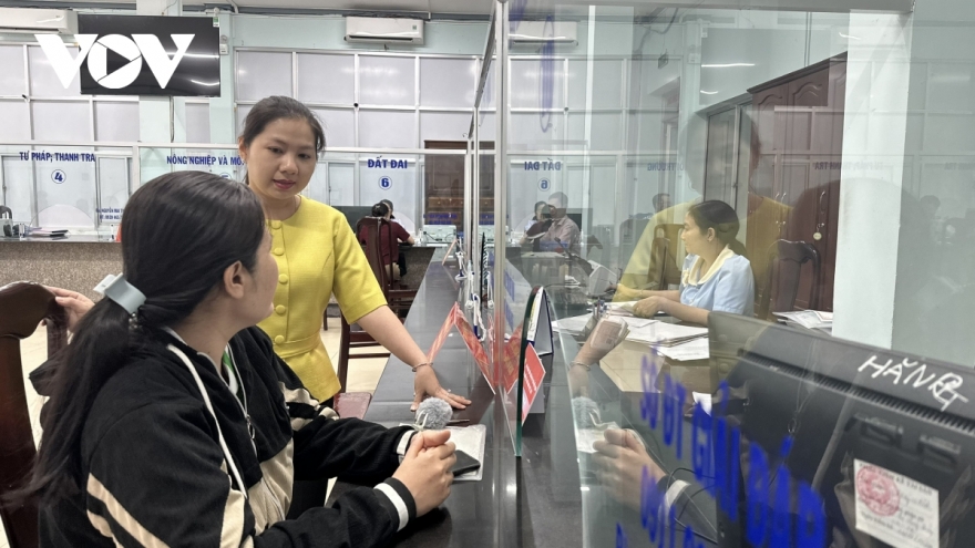 Thu hút người tài vào khu vực công: Không chỉ từ chính sách tuyển dụng