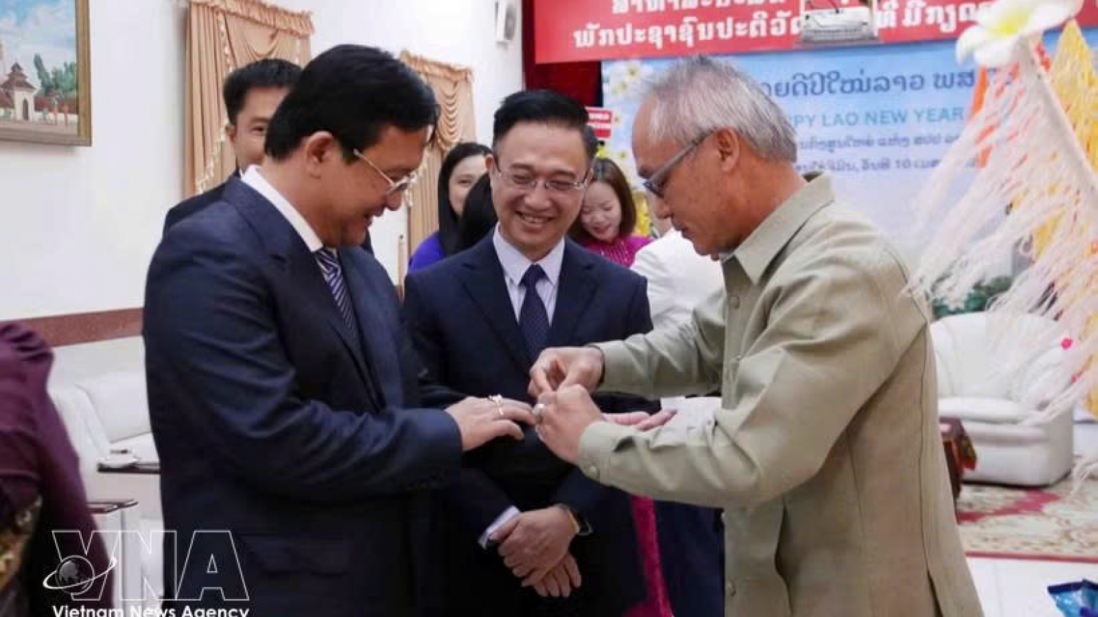 Ho Chi Minh City leader extends traditional New Year greetings to Laos