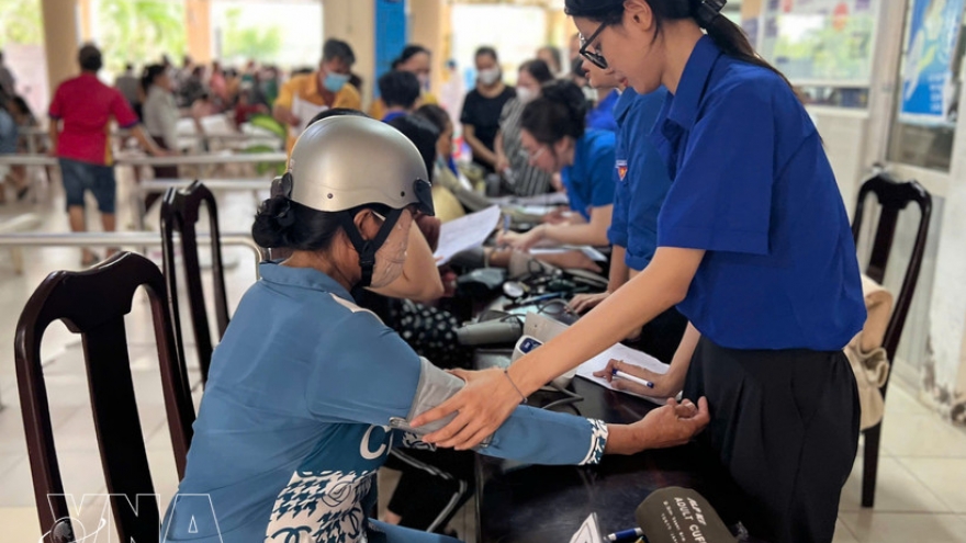 Free cancer screening, health checks to benefit 10,000 people in Hanoi