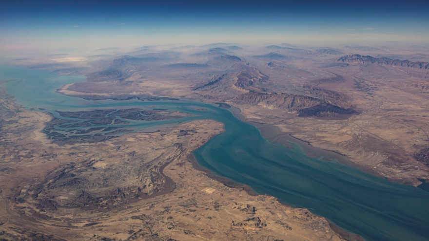 Nóng thế giới ngày 4/4: Iran-Oman tính chuyện cùng kiểm soát eo biển Hormuz