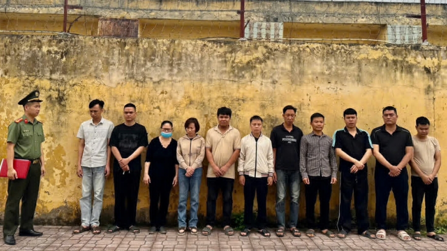 Khởi tố 11 bị can cho đối tượng tại Campuchia thuê tài khoản ngân hàng để đánh bạc