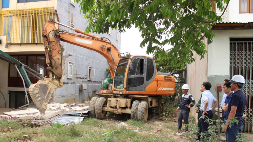 Chi tiền thưởng cho các hộ bàn giao đất ở thuộc dự án Cảng hàng không Gia Bình