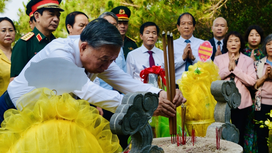 Tổng Bí thư, Chủ tịch nước dâng hương tưởng niệm Đại tướng Võ Nguyên Giáp