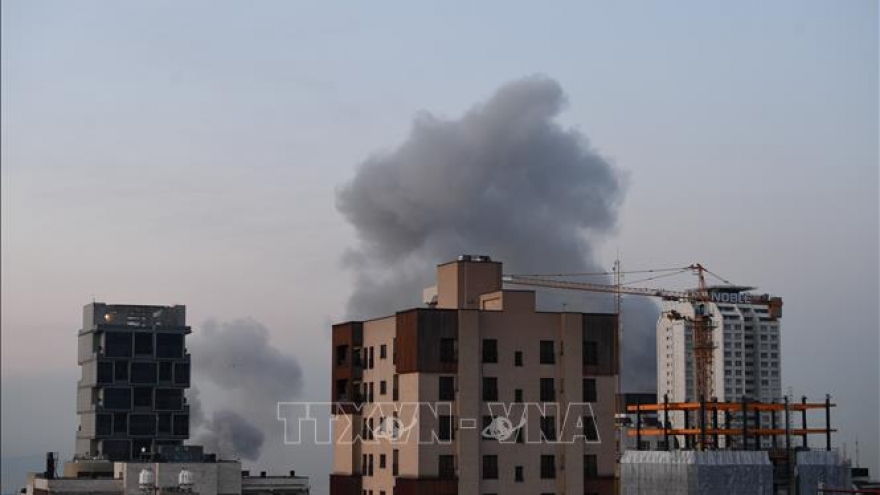 Lệnh ngừng bắn Mỹ-Iran đối mặt nguy cơ đổ vỡ ngay ngày đầu tiên