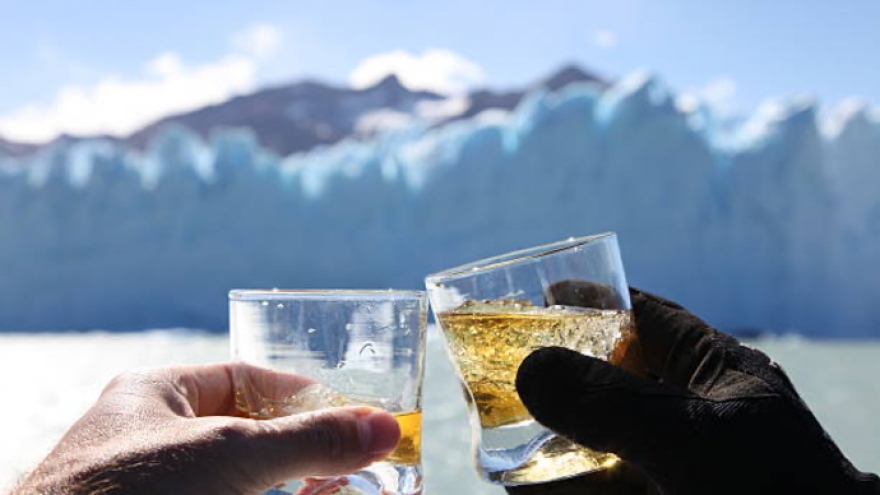 Lý do người Mỹ uống nước đá cả mùa đông lẫn mùa hè