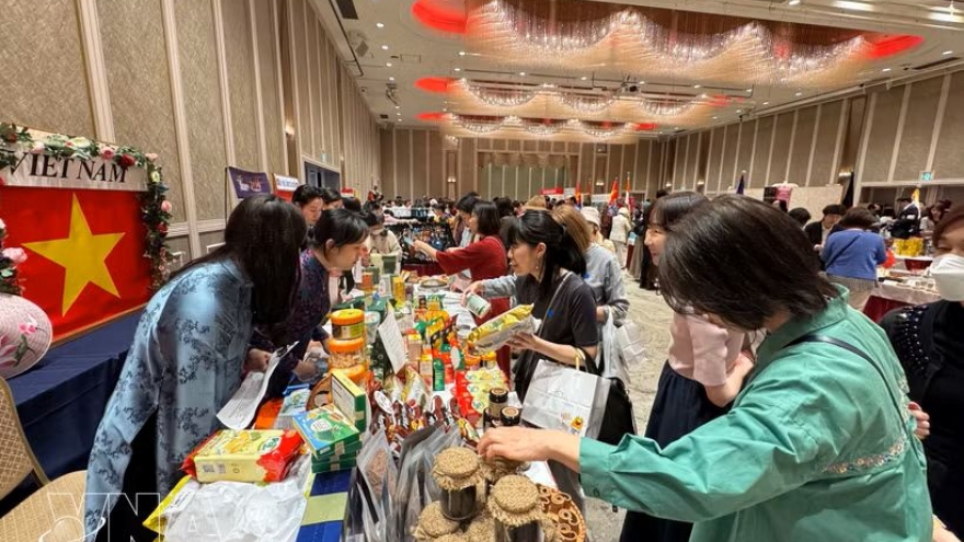 Vietnamese traditional products showcased at charity bazaar in Japan
