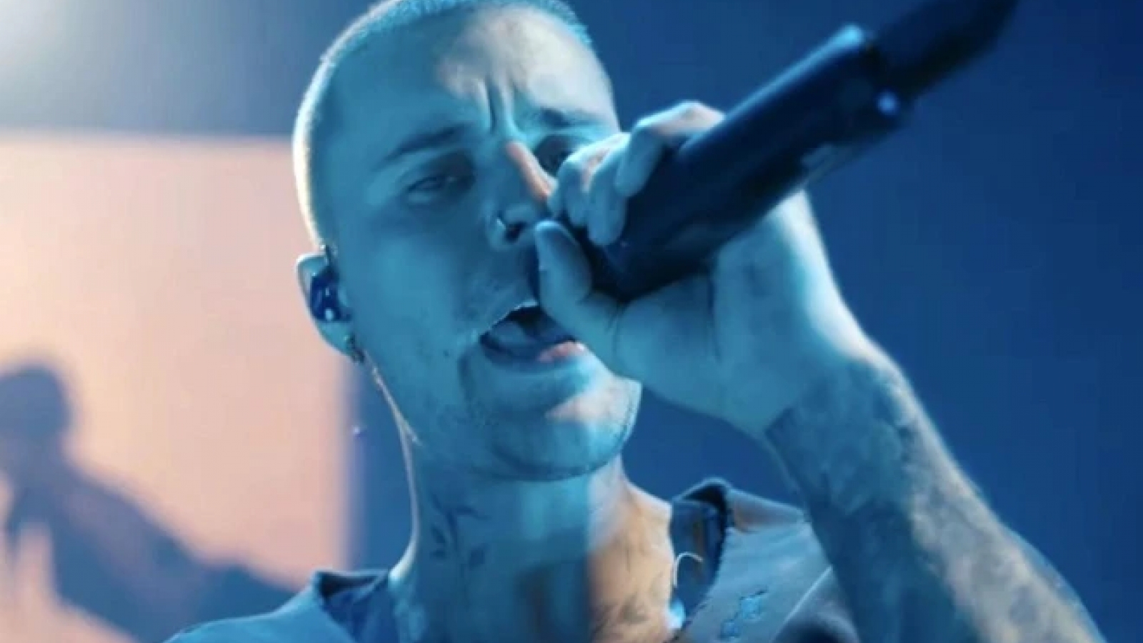 Justin Bieber tại Coachella 2026: Đêm diễn gây tranh cãi, "chia đôi" Internet