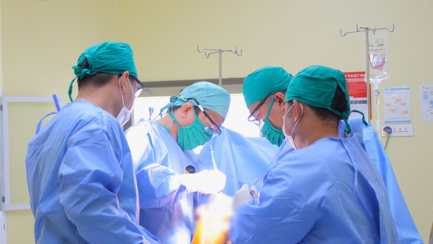 Phối hợp đa chuyên khoa cứu khớp gối thoái hóa nặng ở người cao tuổi