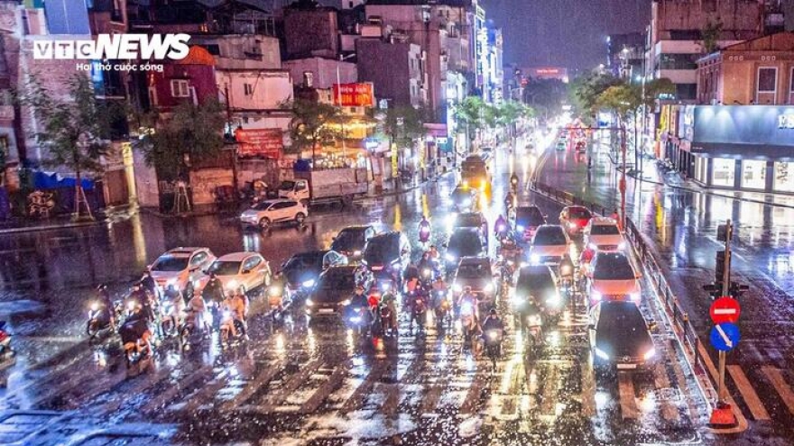 Miền Bắc đón không khí lạnh gây mưa lớn từ chiều tối mai, đề phòng dông lốc