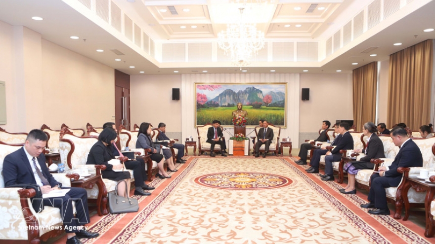 Laos attaches highest priority to strengthening ties with Vietnam