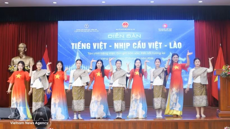 Forum promotes Vietnamese language preservation among community in Laos
