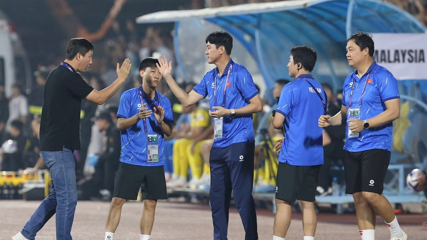 "Cánh tay phải" của HLV Kim Sang Sik bất ngờ chia tay ĐT Việt Nam