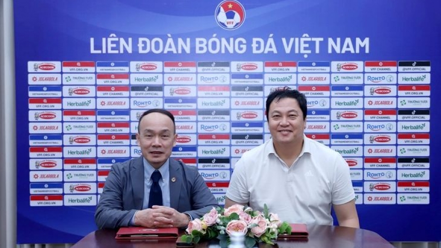 VFF extends contract with Kim Sang Sik’s assistant coach Lee Woon Jae