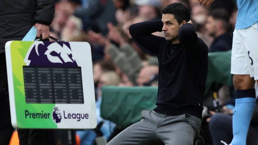 Loạt biểu cảm "khó đỡ" của Mikel Arteta trong ngày Arsenal thua Man City