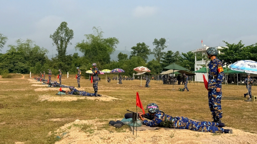 Lữ đoàn Công binh 83 Hải quân tổ chức tập bắn đạn thật cho chiến sĩ mới